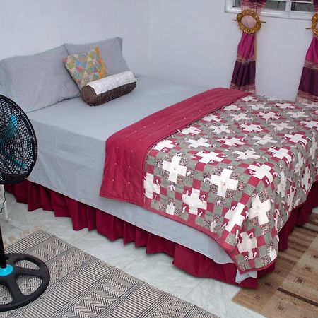 Pri Guest House Arnos Vale Экстерьер фото