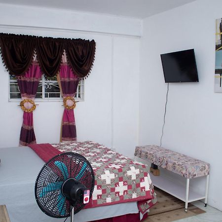 Pri Guest House Arnos Vale Экстерьер фото