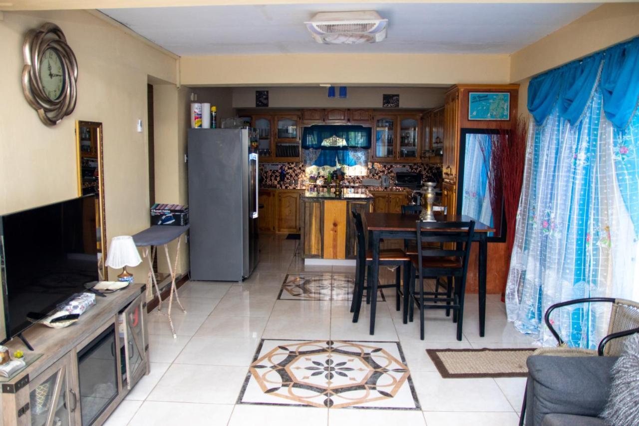 Pri Guest House Arnos Vale Экстерьер фото