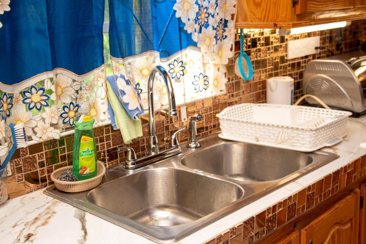 Pri Guest House Arnos Vale Экстерьер фото