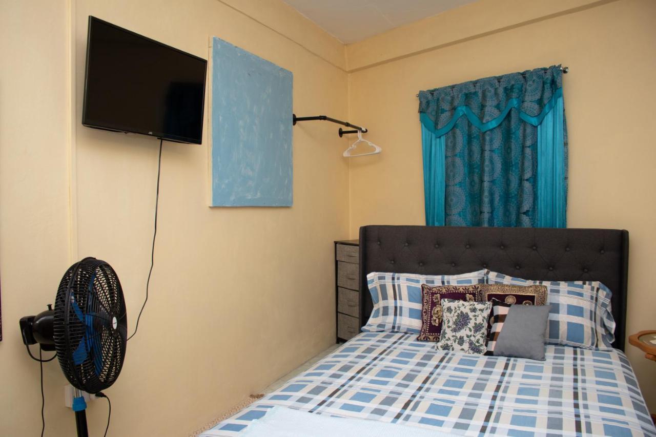 Pri Guest House Arnos Vale Экстерьер фото