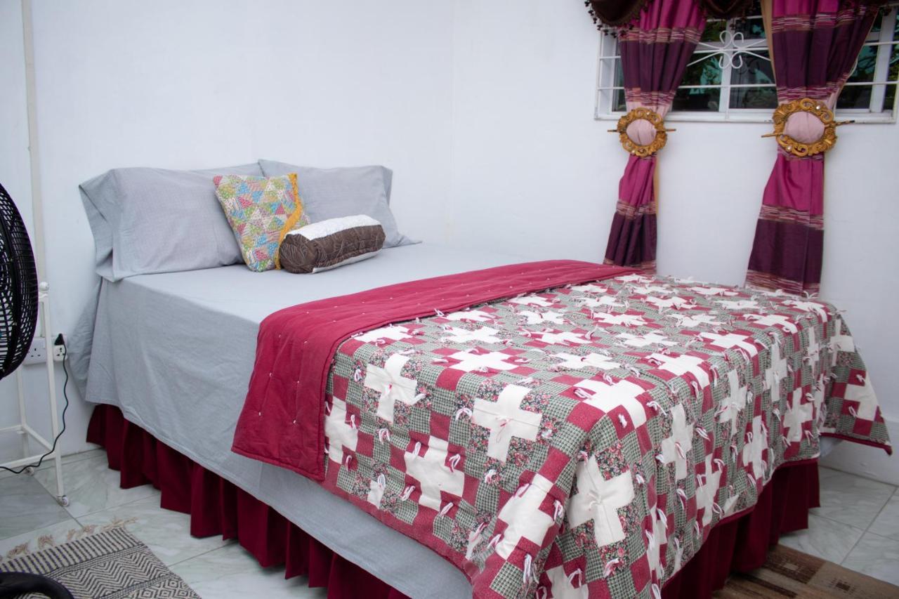Pri Guest House Arnos Vale Экстерьер фото
