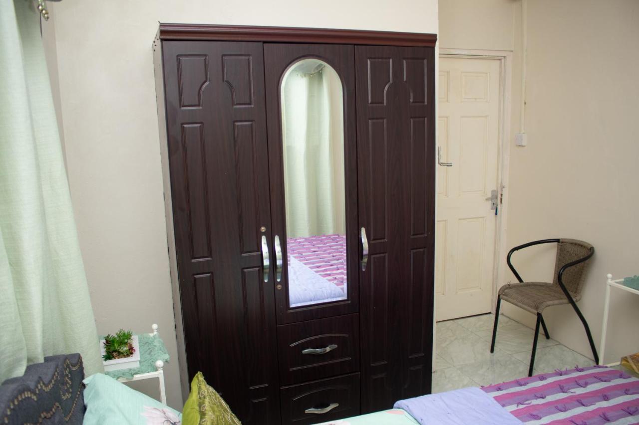 Pri Guest House Arnos Vale Экстерьер фото