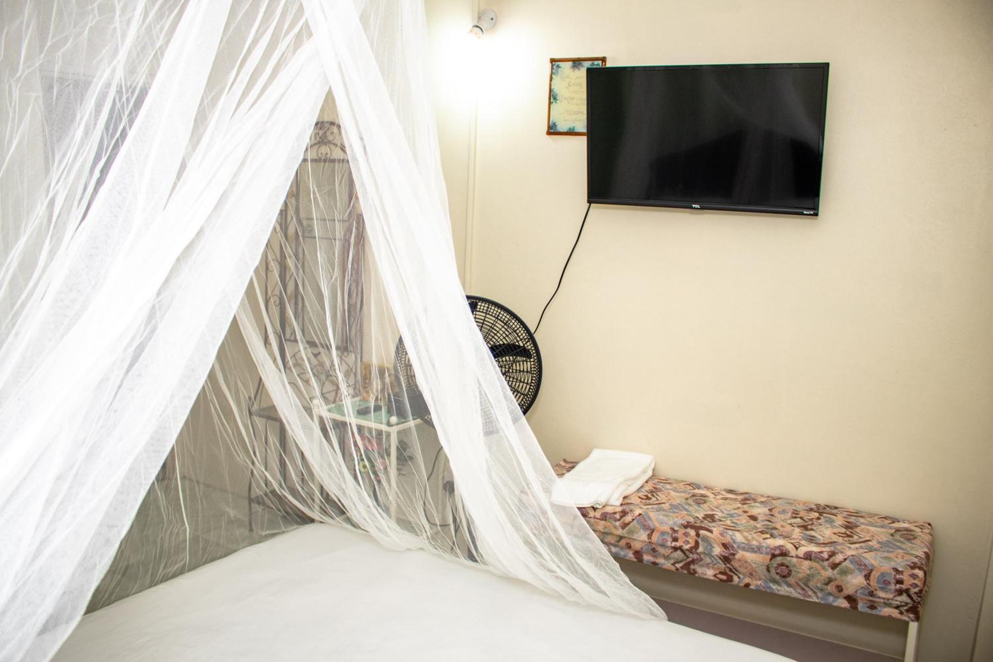Pri Guest House Arnos Vale Экстерьер фото