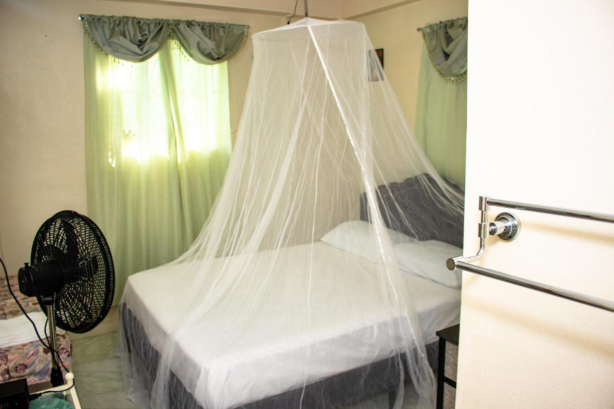 Pri Guest House Arnos Vale Экстерьер фото