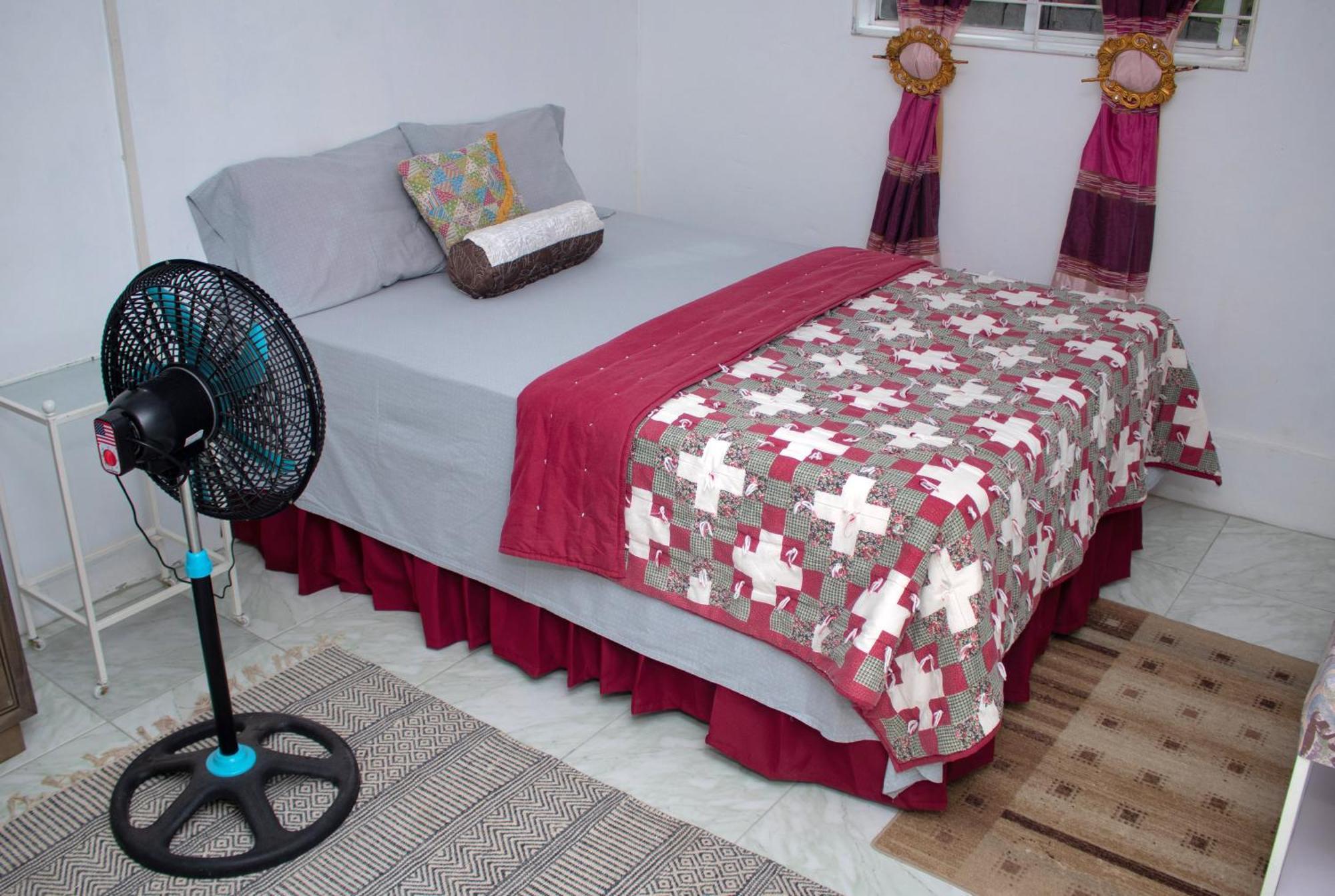 Pri Guest House Arnos Vale Экстерьер фото